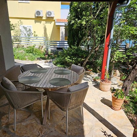 Holiday Home Baricevic โพเซดารเย ภายนอก รูปภาพ